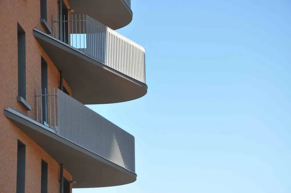 Évolution des garde-corps et de la sécurité des bâtiments